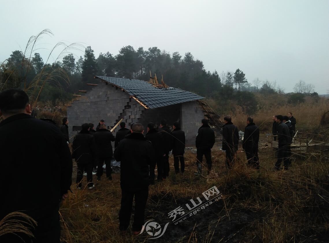 乌杨街道4幢违法违规建筑被拆-秀山网